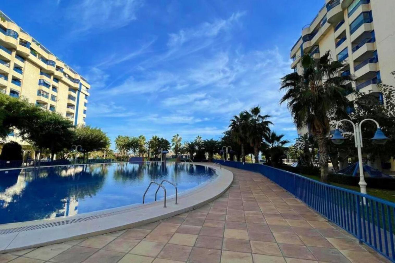 Apto. Luminoso Con Vistas En Playa De La Patacona Valencia Exterior photo